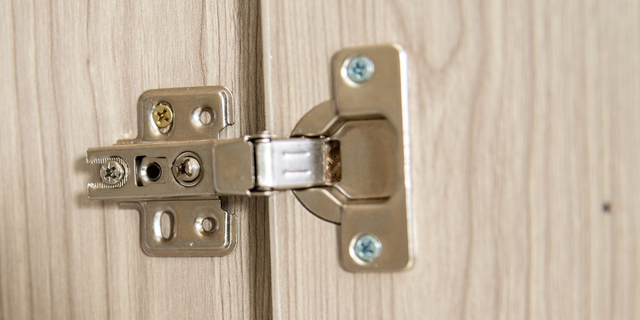 Latonia Bedroom Set Swan & White