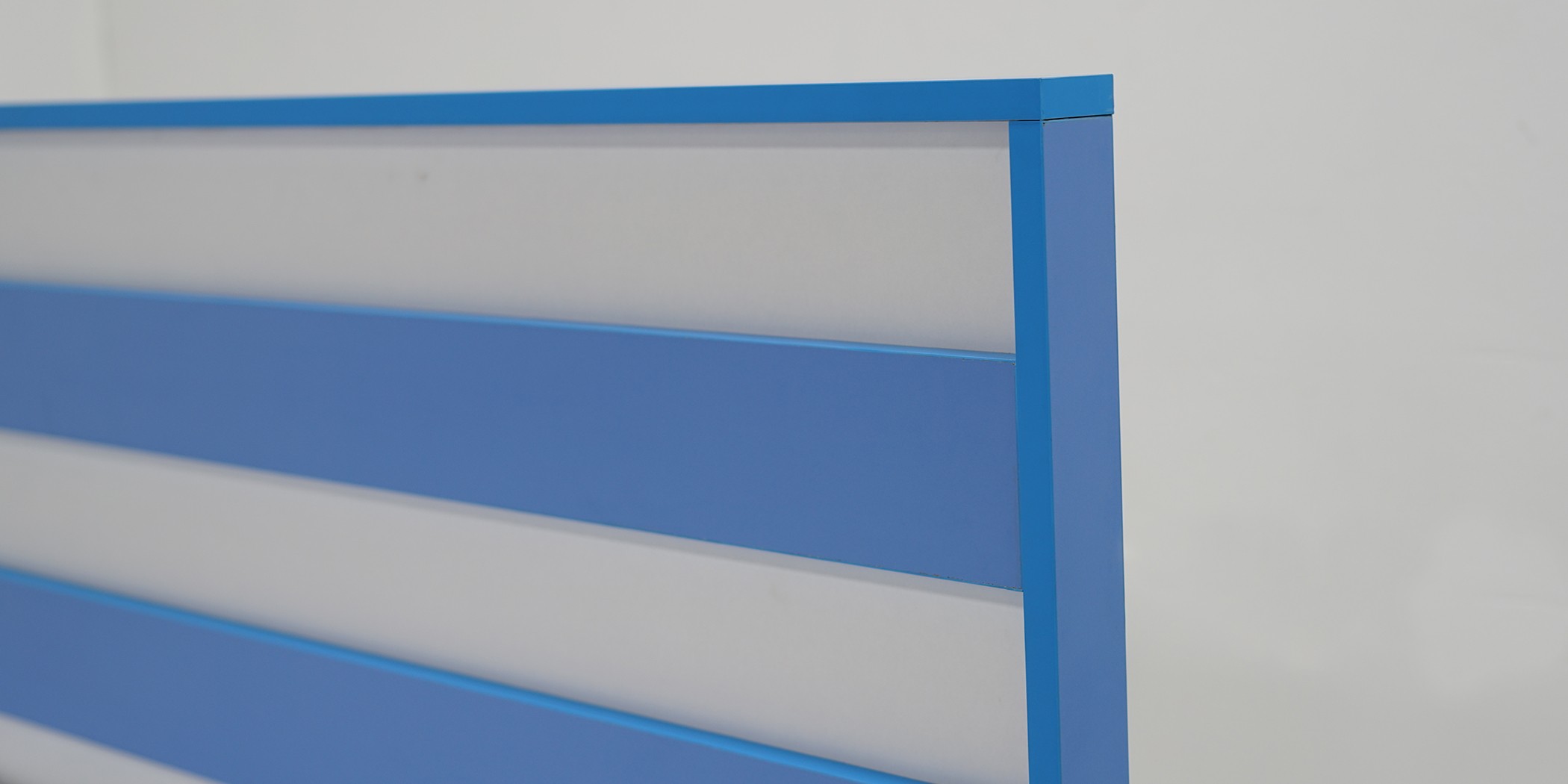 Alpha Bed 140x190 cm MDF White & Blue