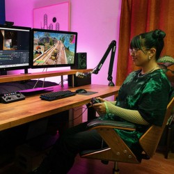 Mackie 2056263-01 CR8BT 8'' Powered Studio Monitors