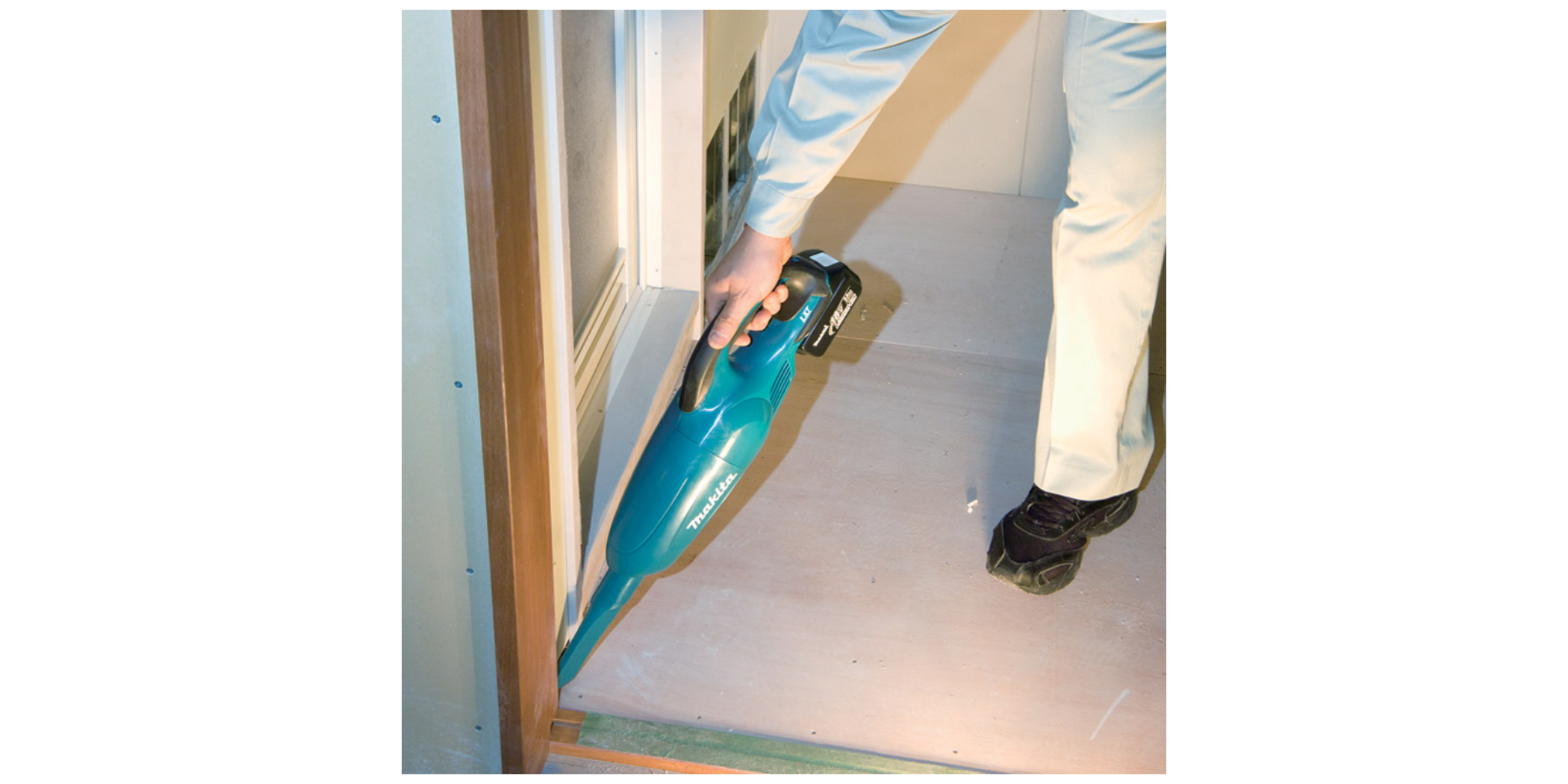 Makita DCL180RF Cordless 18v LIION Blue Cleaner 2YW Free Cyclone